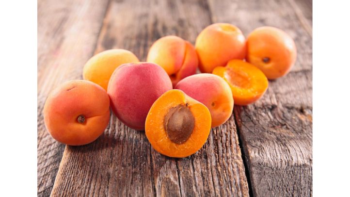 30-foods-high-in-water-that-can-help-prevent-dehydration - apricots