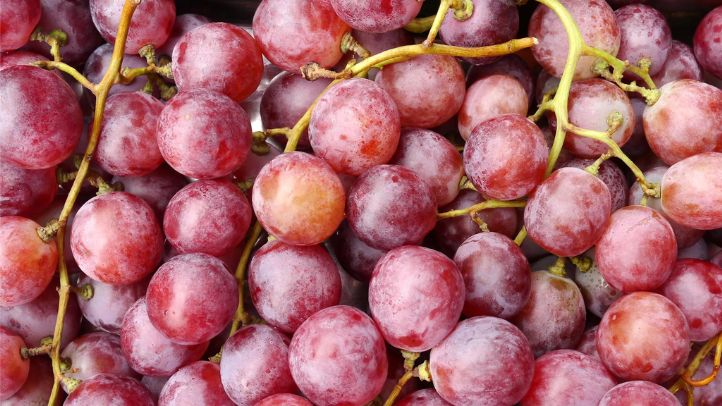 30-foods-high-in-water-that-can-help-prevent-dehydration - grape