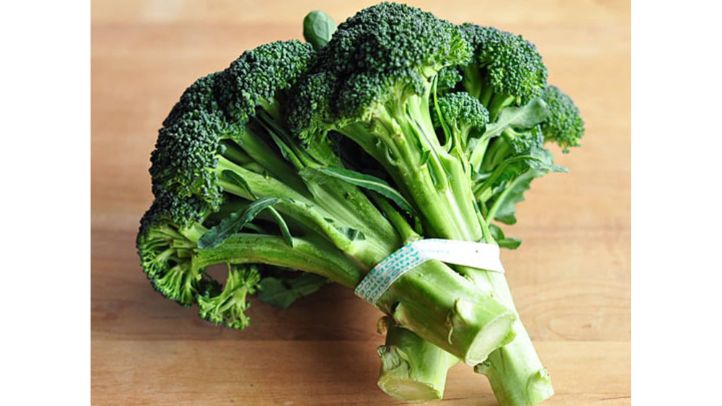 30-foods-high-in-water-that-can-help-prevent-dehydration - broccoli