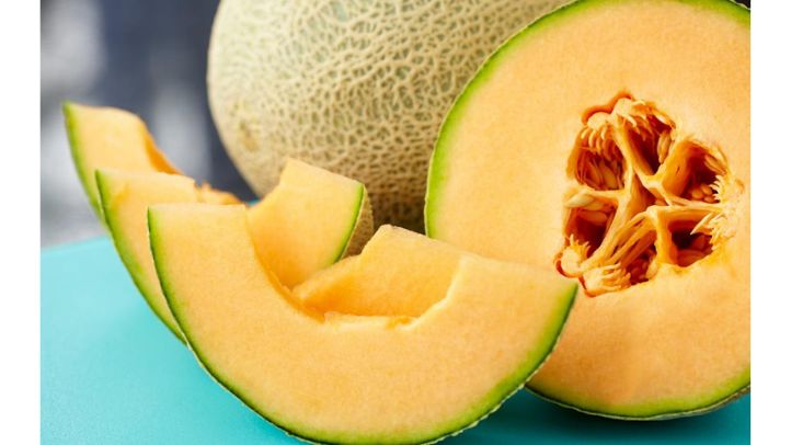 30-foods-high-in-water-that-can-help-prevent-dehydration - cantaloupe